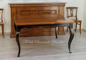 Tavolo da pranzo quadrato in legno con prolunghe estraibili finitura bicolore
